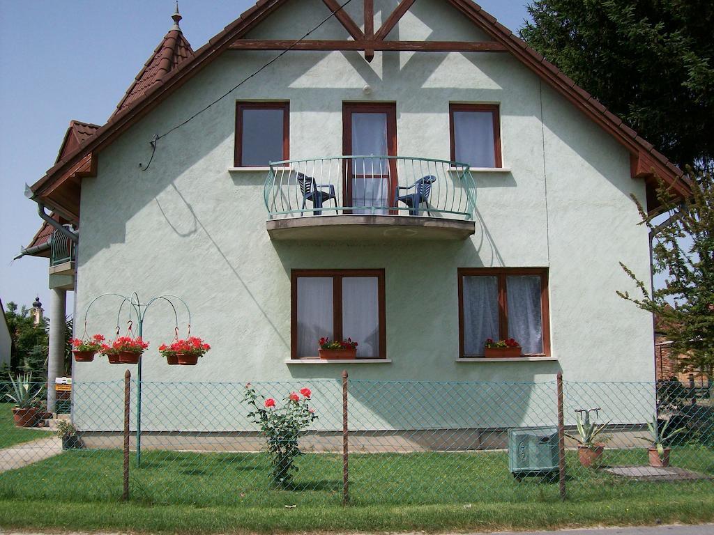Ferienwohnung Borostyan Vendeghaz Balatonkeresztúr Zimmer foto